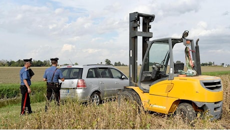 Tragedia nelle campagne. Il cric cede e l’auto lo schiaccia. Muore bracciante agricolo