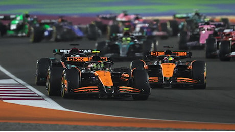 F1, doppietta McLaren nella Sprint in Qatar: Norris fa vincere Piastri, Ferrari giù dal podio