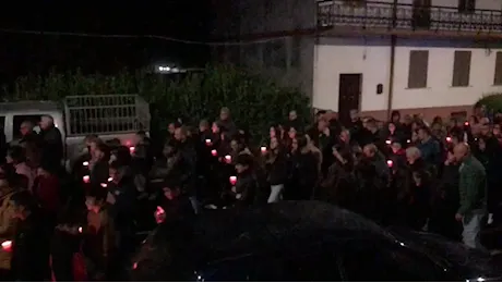 Fonni, la fiaccolata del dolore nel ricordo dei quattro giovani morti