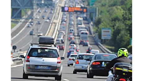 Traffico in aumento su strade e autostrade, week-end da bollino rosso
