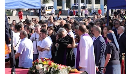 Crollo Scampia, i funerali delle tre vittime