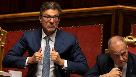 Giorgetti gela i mercati: “Prepariamoci tutti ad affrontare sacrifici”. E scoppia il caso accise