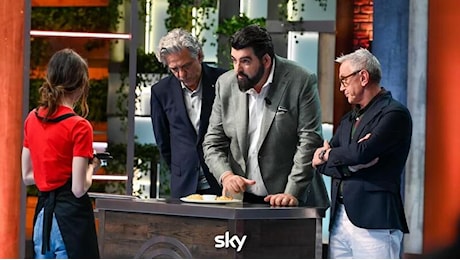 Le pagelle di Masterchef 2024: Alessia manda a fancu*o Simone e da sola salva un dolce (7), Mary egocentrica ma inutile (0), mentre Gaetano litiga con Canavacciuolo sul pesce e… Ecco tutti gli eliminati