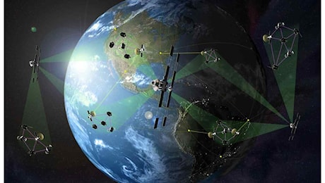 Starlink, i suoi satelliti nascondono un segreto | Emettono lampi di luce strani: le immagini sono sconvolgenti