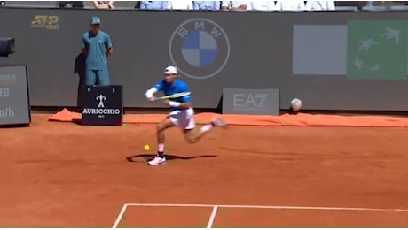 Berrettini show a Roma, spettacolare passante in corsa contro Fearnley: il video