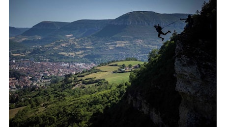 Si lancia dal monte ma qualcosa va storto, base jumper 36enne si sfracella