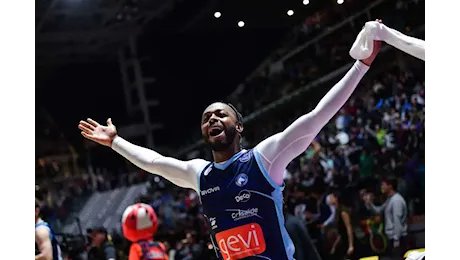 Altra standing-ovation per Pullen: Napoli vince di carattere contro Derthona!