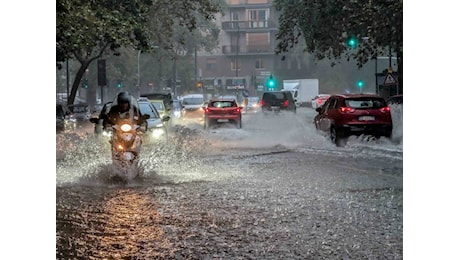 Venti forti e mareggiate, scatta l'allerta arancione in Toscana: diverse scuole chiuse