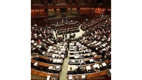 Manovra. Arriva il via libera dalla Camera con fiducia al Governo sul maxiemendamento. Il testo va al Senato per l’approvazione definitiva