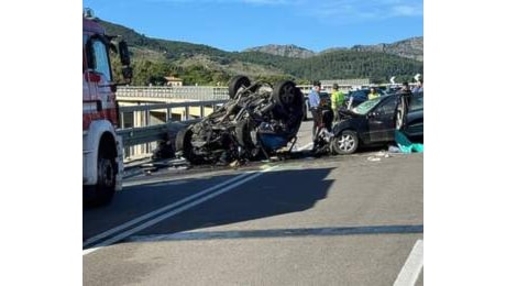 Scontro frontale sulla Palermo - Sciacca: tre bambini feriti, morti i genitori