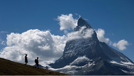 Cervino, il cambiamento climatico sposta il confine Italia-Svizzera