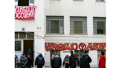 Basta occupazioni. Sit-in di protesta di presidi e studenti