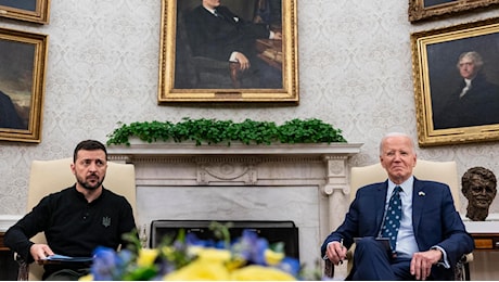 Biden, altri soldi e armi a Zelensky, ma da Washington non arriva il via libera a colpire in territorio russo. Oggi l’incontro con Trump