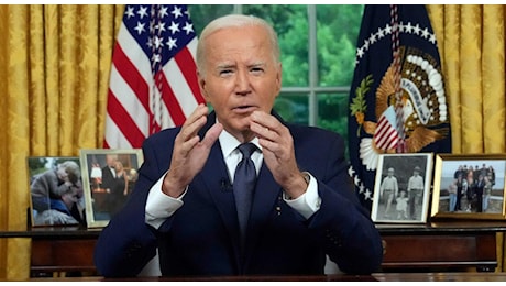 Biden potrebbe annunciare il ritiro nel weekend, Axios: «Rassegnato a pressioni e sondaggi». Wp: per Obama deve valutare candidatura