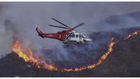 Meteo. Incendi Los Angeles, una rara combinazione di eventi li rendono devastanti