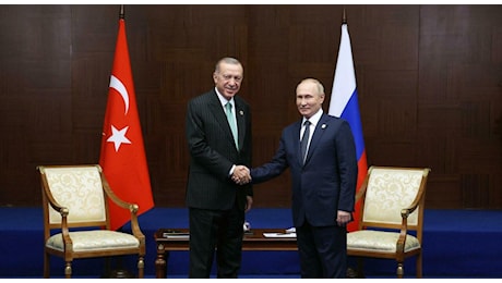 Ucraina, Erdogan a Putin: «Possiamo gettare le basi per un accordo di pace tra Mosca e Kiev»