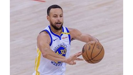 Basket Nba, Golden State e Orlando ai playoff