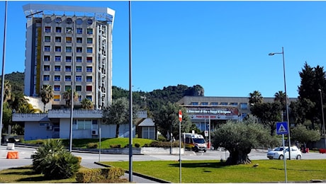 Eboli, ferito dal crollo di un albero all’Università: serve sangue per Carmine