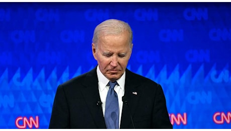 Biden umiliato nella sfida tv con Trump: «Confuso e balbettante». I dem tentati dal cambio, cosa succede ora