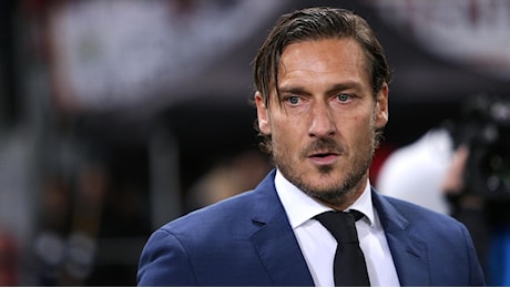 Francesco Totti indagato per omessa dichiarazione dei redditi: faro sui soldi degli sponsor