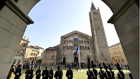 La cerimonia del 4 Novembre in piazza Duomo a Parma - foto