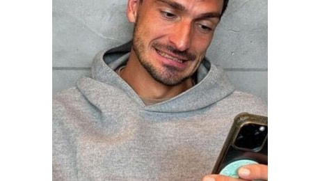 Roma, Hummels su Instagram attende il nuovo tecnico. Like di Dybala e Svilar