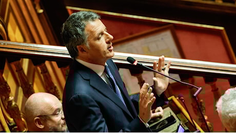 Meloni in Senato, Renzi punge e Lotito si appisola. I peana del fan club: “Fai la storia”