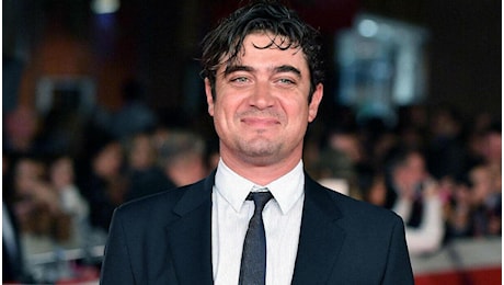 Riccardo Scamarcio, la vita privata: l'addio alla Golino, la fidanzata (giovanissima) e la 'benedizione' della mamma