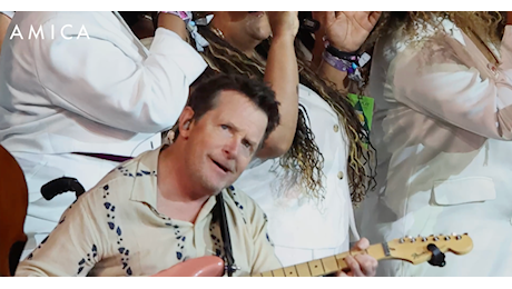 Michael J. Fox e i Coldplay: sorpresa sul palco del Festival di Glastonbury