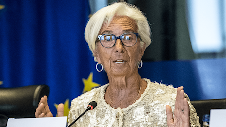 Riecco i diktat di Lagarde: ora la BCE incita i governi ad aumentare le tasse e tagliare fondi