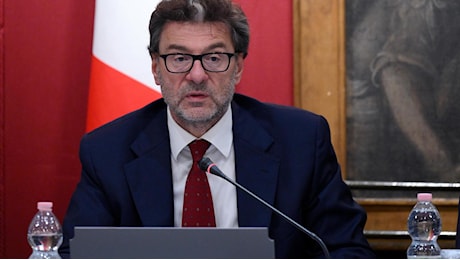 Manovra, Giorgetti: “Difficile la crescita del Pil dell’1% nel 2024”. Verso tasse più alte sulle case rifatte col superbonus