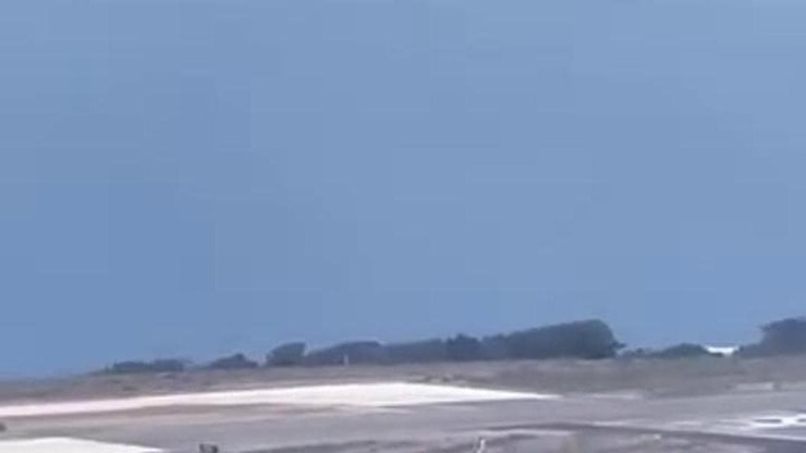 L'atterraggio di emergenza a Pantelleria dell'aereo delle Frecce tricolori - la Repubblica L'atterraggio di emergenza a Pantelleria dell'aereo delle Frecce tricolori - la Repubblica