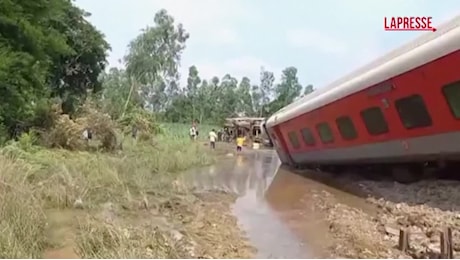 India: deraglia treno passeggeri, due morti e 20 feriti