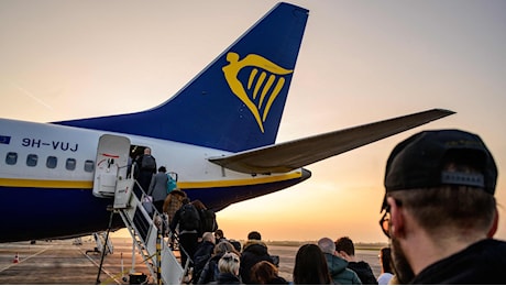 Trimestre difficile per Ryanair, utile in calo del 46%. E il titolo crolla in Borsa