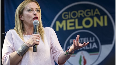 Giorgia Meloni si tiene stretta la fiamma di Fratelli d'Italia, la frase della premier sul simbolo del partito