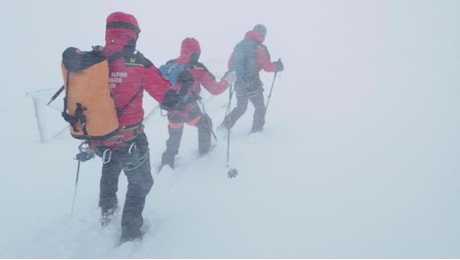 Alpinisti scomparsi sul Gran Sasso, ricerche sospese per il maltempo: riprenderanno solo se in sicurezza