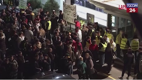 Belgrado, studenti manifestano davanti alla tv di Stato