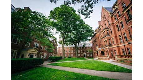 Harvard: Trump congela finanziamenti di 2,2 miliardi di dollari destinati all’Università