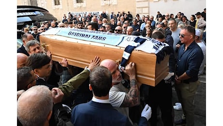 Adamo Dionisi, ai funerali dell'attore di Suburra a Roma tanti colleghi, dai Castellitto a Valerio Mastandrea.