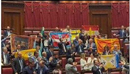 Autonomia, Bonelli (Avs): oltraggio, Lega in aula con bandiere padane