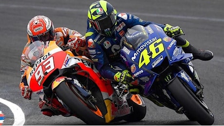 Valentino Rossi totale su Marc Marquez e il 2015: “Serve rispetto e non rompere i cog*ioni a chi lotta per il mondiale. Mi sono detto parlo, lo sputtano” E Alzamora…