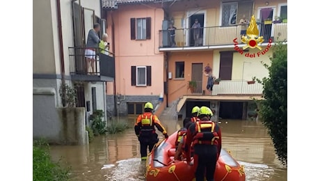 Forte acquazzone serale su Saronno, a Malnate cittadini recuperati da casa col gommone
