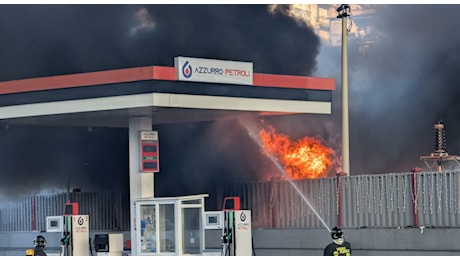 Incendio a Fuorigrotta, a fuoco cabina elettrica: blackout anche all'Ospedale San Paolo