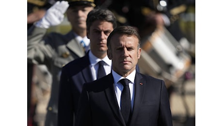 Liti a sinistra e Macron senza piani: Francia in stallo. Le Pen: È un pantano