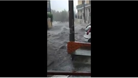 Maltempo in Sicilia, un fiume d'acqua invade Giarre