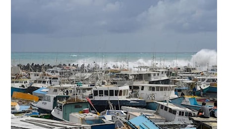Caraibi, uragano Beryl verso Giamaica: si rafforza a categoria 5
