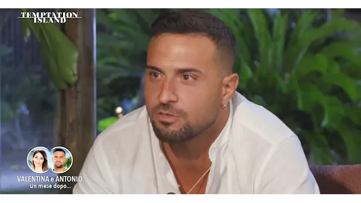 Temptation Island: Antonio Panico ripara il gazebo iconico tra le polemiche del web dopo la tempesta - SofiaOggi.com Temptation Island: Antonio Panico ripara il gazebo iconico tra le polemiche del web dopo la tempesta - SofiaOggi.com