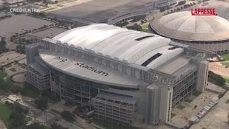 Uragano Beryl, i danni all'NRG Stadium di Houston: le immagini dall'alto