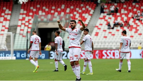 Bari pareggia 1-1 contro il Cosenza: al San Nicola rigore per gli ospiti a 4 minuti dalla fine. I biancorossi mancano il tris di vittorie