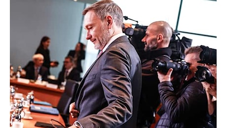 Crisi di governo in Germania, Scholz licenzia il ministro delle Finanze Lindner